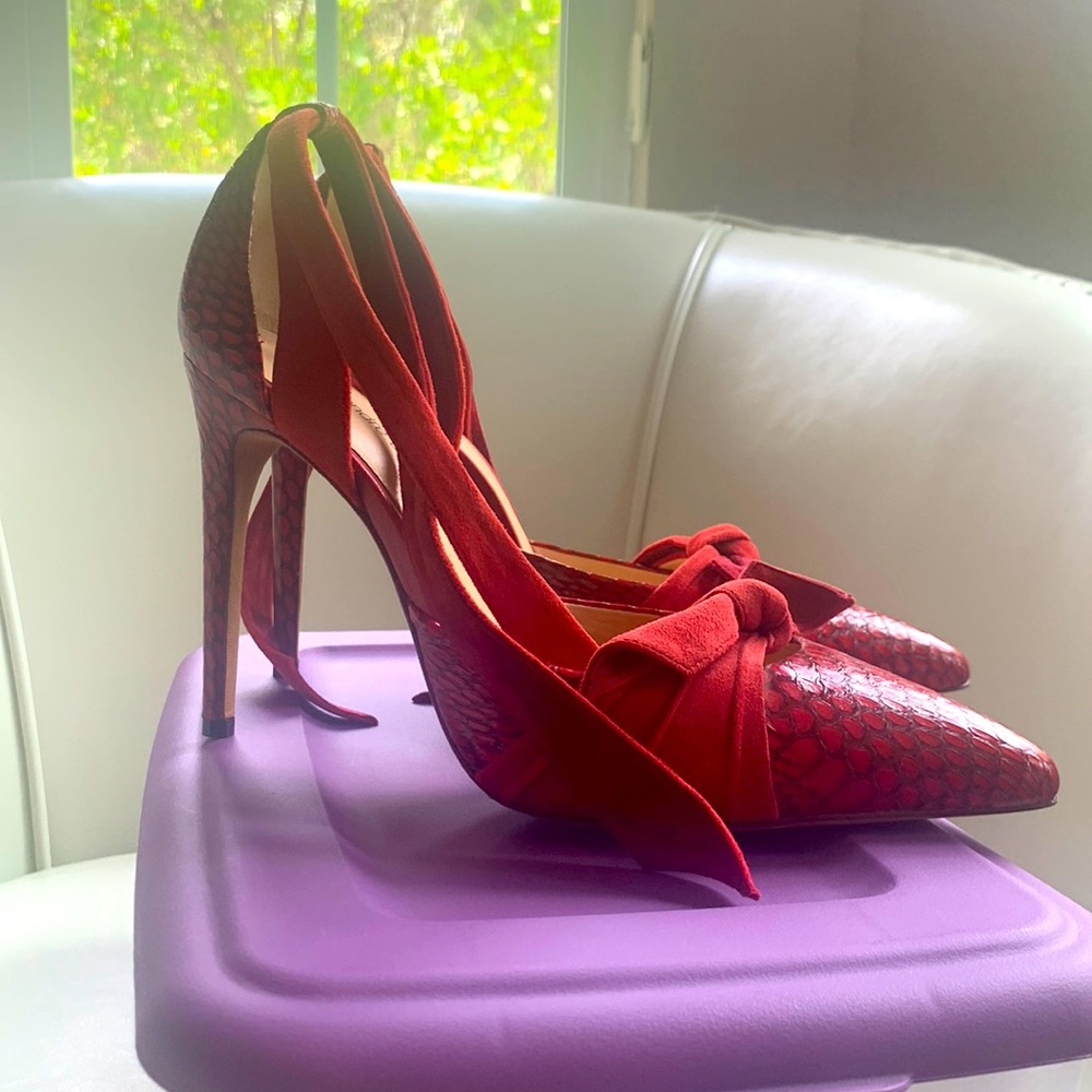 💯 authentic Alexandre Birman D’Orsay leather and suede pumps